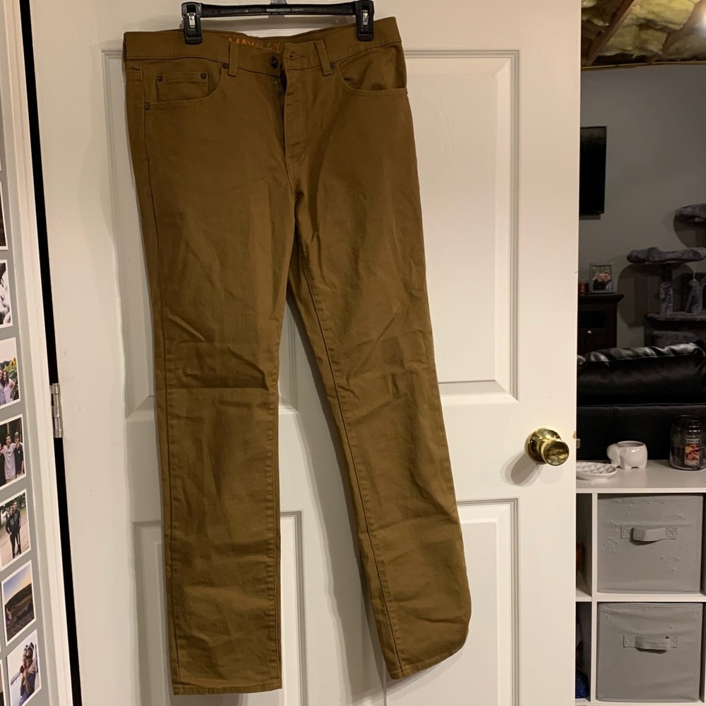 Men’s khaki pants